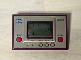 Nintendo Helmet Game & Watch Handheld LCD Vintage Bordeaux Gold Timepiece