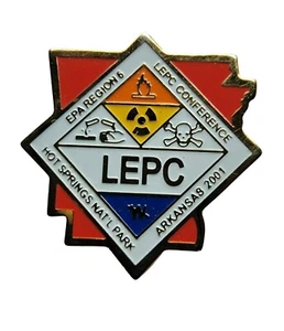 EPA Region 6 LEPC Local Emergency Plan Conference - bavero Arkansas 2001 - spilla cappello - Foto 1 di 3