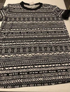 Camisa Lularoe M Liv Ringer mediana negra blanca flecha azteca suroeste #440 - Imagen 1 de 3