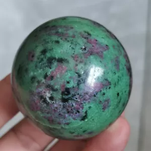 250g NATURAL RUBÍ VERDE Y ROJO EPIDOTA CRISTAL bola piedra áspera espécimen B247 - Imagen 1 de 12