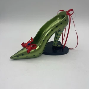 Figura Zapato Mark Roberts Verde Y Negro Tacón Alto Piernas de Bruja Base Corazón - Imagen 1 de 9