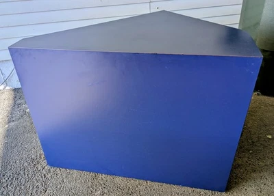 Mesa auxiliar moderna azul Mid-Century Foto 1 de 4