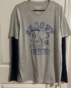 Estilo Vintage PEANUTS SNOOPY PHYS ED. Camiseta Est 1950 Manga Larga GRANDE NUEVA CON ETIQUETAS. b4 - Imagen 1 de 6