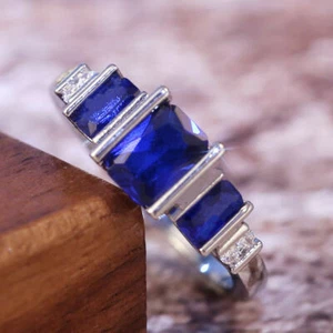Blue Sapphire ring - Picture 1 of 3