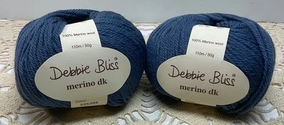 Lote de 2 hilos de lana Debbie Bliss Merino DK azul 225205 Italia nuevos Foto 1 de 4