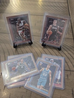 Lote de 6 tarjetas 25-26 NBA Flagship Baloncesto Topps DORADO #d/2025 Foto 1 de 4