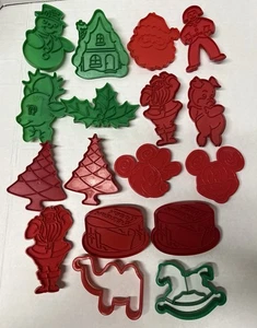 Cortadores de galletas Wilton, Tupperware, Disney con mango de plástico Navidad vintage mezclados - Imagen 1 de 4