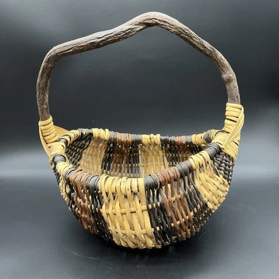 Cesta de recolección de huevos de colección para glúteos / glúteos - Mango de vid nudo ojo de Dios tejido a mano Foto 1 de 4