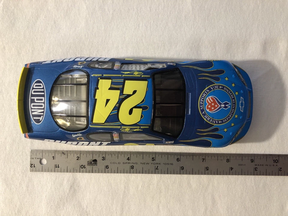 Coche de plástico NASCAR Jeff Gordon 2007 Chevy Monte Carlo 1/24 Departamento de Defensa Foto 1 de 4