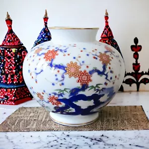 Japon. Arita. Fukagawa Seiji. Vase en porcelaine décor polychrome de fleurs, XXe - Picture 1 of 7