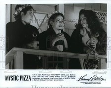 1988 Press Photo Annabeth Gish, Lili Taylor, Julia Roberts star in Mystic Pizza