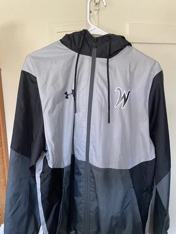 Wichita State Basketball Under Armour Men’s Medium Team Issued Rain Jacket Cover