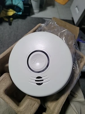 Kidde 硬连线烟雾探测器带语音报警器 P4010ACS 2023 年 6 月 — 第 1/4 张图片