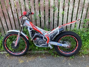 Beta Eve 300 cc Trials Bike - Picture 1 of 4