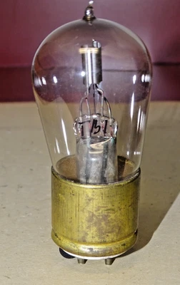US Military TB-1 Radio Voltage Regulator Tube, WW 1, General Electric - Image 1 of 4