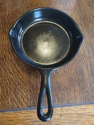 Чугунная сковорода Wagner Ware No3, 6-1/2 дюйма 1053 A, восстановлена с электролизом - Изображение 1 из 4