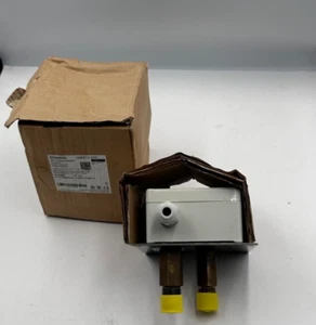 SIEMENS / Differential Pressure Sensor / QBE61.3-DP5 - Picture 1 of 19