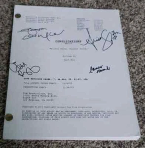 Complicaciones (serie de televisión); guión autografiado firmado por elenco - Imagen 1 de 1