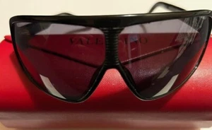 Pre-Owned Valentino Sunglasses With a Case - Picture 1 of 5