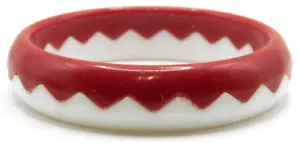 VINTAGE LUCITE ZICKZACK ROT & WEISS ARMREIF ARMBAND - Bild 1 von 2