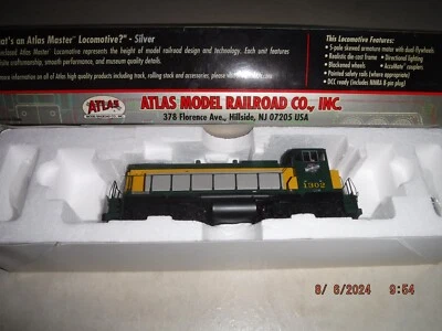 ATLAS MASTER SILVER HO MP-15DC CHICAGO & NORTH WESTERN LOCO SWITCHER #1302 NEW! - Image 1 of 4