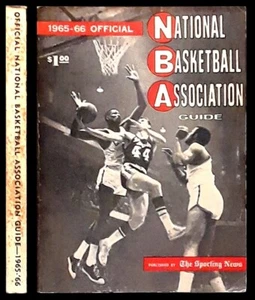 TSN 1965-66 Official NBA Guide - Jerry West (HOF) Los Angeles Lakers Cover - Bild 1 von 1