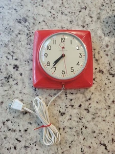 Vintage General Electric Mid Century Modern  Red Kitchen Wall Clock 2H20 - READ  - Picture 1 of 8