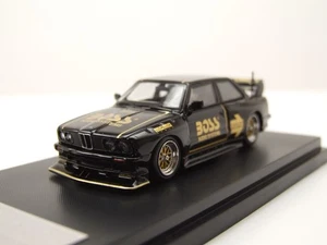 BMW E30 BOSS Nero Oro Modellino 1:64 Street Weapon - Foto 1 di 9