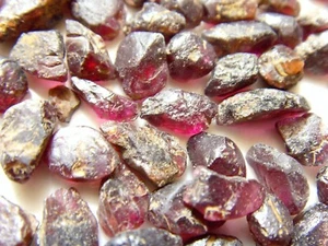 200 Carats TWT Purplish Red Purest garnet cutting faceting rough Gemstones 52073 - Picture 1 of 12