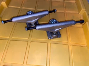 NOS Vintage Gullwing H.P.G. IV Skateboard Trucks New 8.5" All Metal - Picture 1 of 6