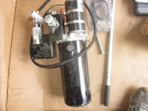 MILITARY MRAP TRUCK PARKER HYDRAULIC REAR DOOR RAMP PUMP 3113265C91L 3K-24354720 - Picture 1 of 6