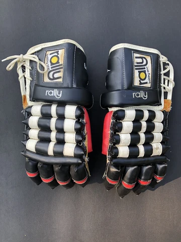 ORIGINAL 1970'S NHL BOBBY ORR CHICAGO BLACKHAWKS RALLY HOCKEY GLOVES  #2 23 2348 Cover
