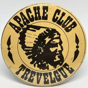 Apache Club Trevelgue Newquay Cornwall Vintage Pin Badge Holiday Park Souvenir - Picture 1 of 2