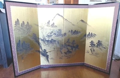 Японский четырехпанельный складной экран Byobu Mountain Village on Lake с подписью 70 дюймов x 46 дюймов - Изображение 1 из 4