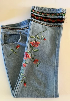 Bill Blass Jeans Vintage 1990s Size 10 Embroidered Flowers Cotton Straight Cut - Image 1 of 4