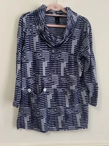 Ali Miles Damen Oberteil mit Stehkragen Medium blau weiß geometrisches Muster Taschen künstlerisch Boho - Bild 1 von 11