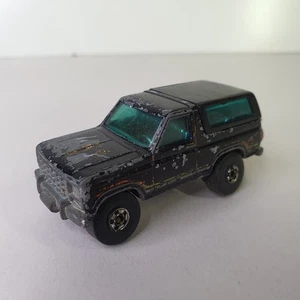 Ford Bronco 1980 Hot Wheels diecast 4x4 negro con motocicleta Hong Kong - Imagen 1 de 7