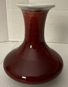 Jarrón chino de porcelana de sangre de buey. Esmalte a base de cobre 5 X 4" - Imagen 1 de 9