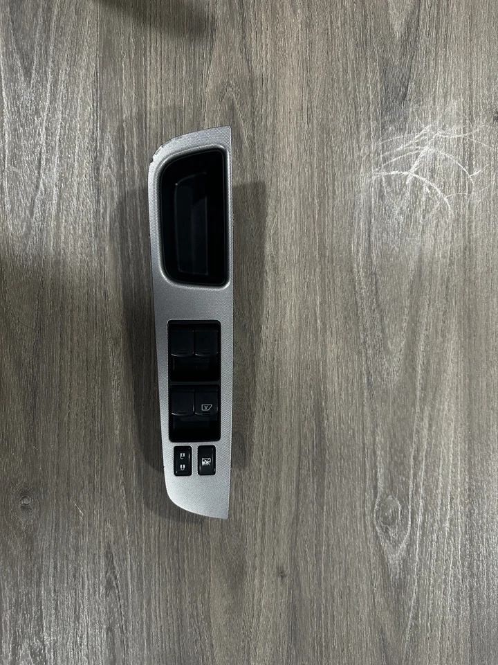 Interruptor de puerta principal delantera izquierda del conductor Nissan Versa 2007-09 (portón/a través 01/07)  Foto 1 de 4