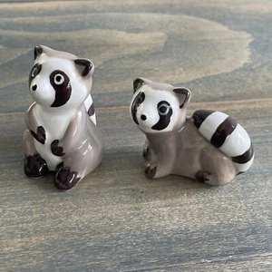 Lindo juego de saleros y pimenteros de cerámica de 2” mapache mapache mapache (SH) - Imagen 1 de 9