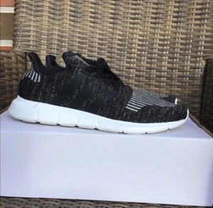 ADIDAS Swift Run Sneaker Schuhe Gr. 40 Links / 41 1/3 Rechts Schwarz Silber NEU - Bild 1 von 10