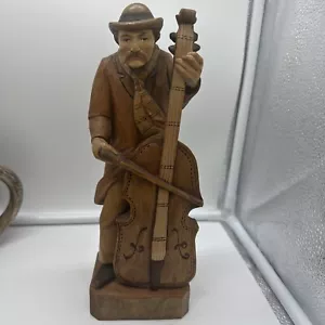 1973 Scultura in legno intagliato a mano musicista in ascot che suona un violoncello 10,5 pollici - Foto 1 di 12