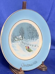 Avon Christmas 1976 ""Bringinging Home The Tree"" Tercera Edición Wedgwood (Inglaterra) - Imagen 1 de 1