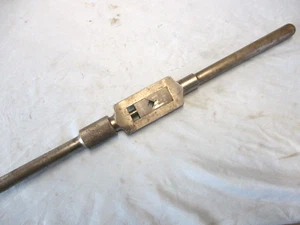 LLAVE DE GRIFO A DOS MANOS RESISTENTE - CAPACIDAD 1/2" - 20" DE LARGO - Imagen 1 de 4