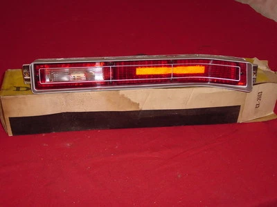 NOS 1971 Buick GS455 GS350 Skylark RH Tail Lamp Housing & Lens #917214 NOS!!!!! Foto 1 de 4