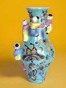 Vintage Keramik Fruchtbarkeit Qinghua Vase, Schmetterlinge und kletternde Kinder 10" hoch - Bild 1 von 8