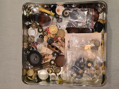 Große Knopfsammlung Vintage / Antik – Metall, Hirschhorn, Kunststoff, Wappen - Bild 1 von 4