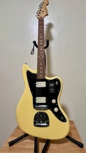 Fender Player Jazzmaster in Buttercream with gig bag and stand. - Picture 1 of 9