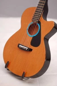 Gibson Miniatur Gitarre mit Ständer selten (nicht mehr hergestellt seit 1999) - Bild 1 von 1