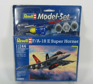 Revell 03997 F/A-18E Super Hornet Model Kit Free postage 